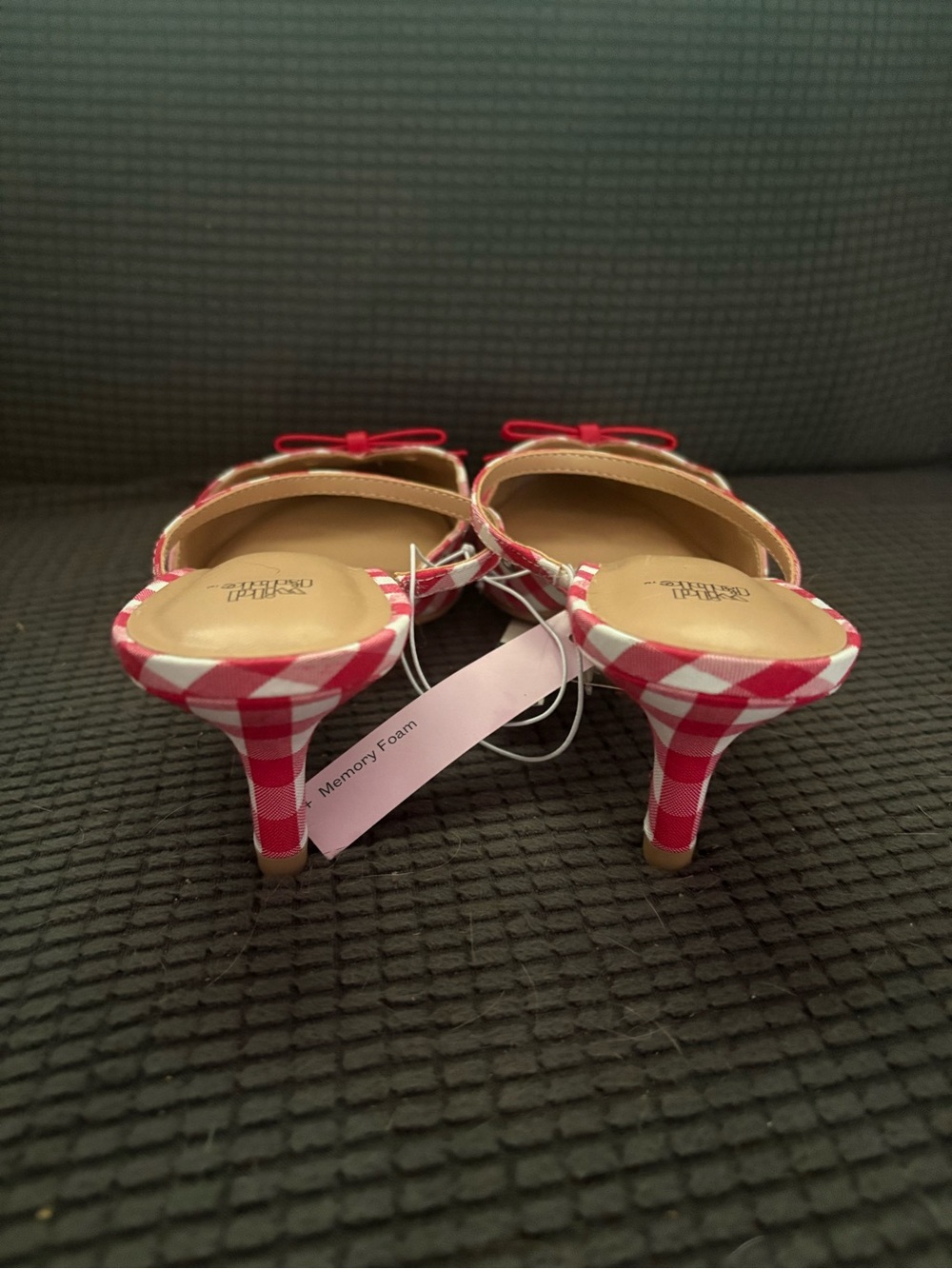 Red and White Pointed Toe Kitten Heels with Bow - Picture 4 of 5